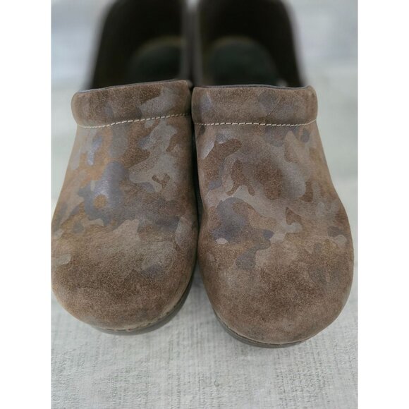 Dansko Professional Camo Suede  Womens Brown Camouflage Clogs 40 - Picture 3 of 6
